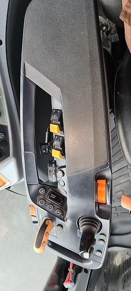 Valtra N 134 A mit Alö Frontlader Q56